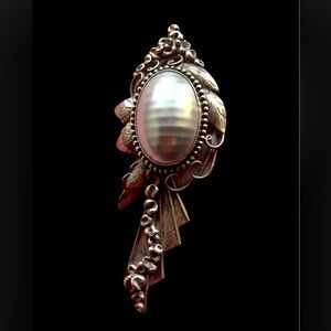Vintage Sterling Silver Mabe’ Pearl Brooch